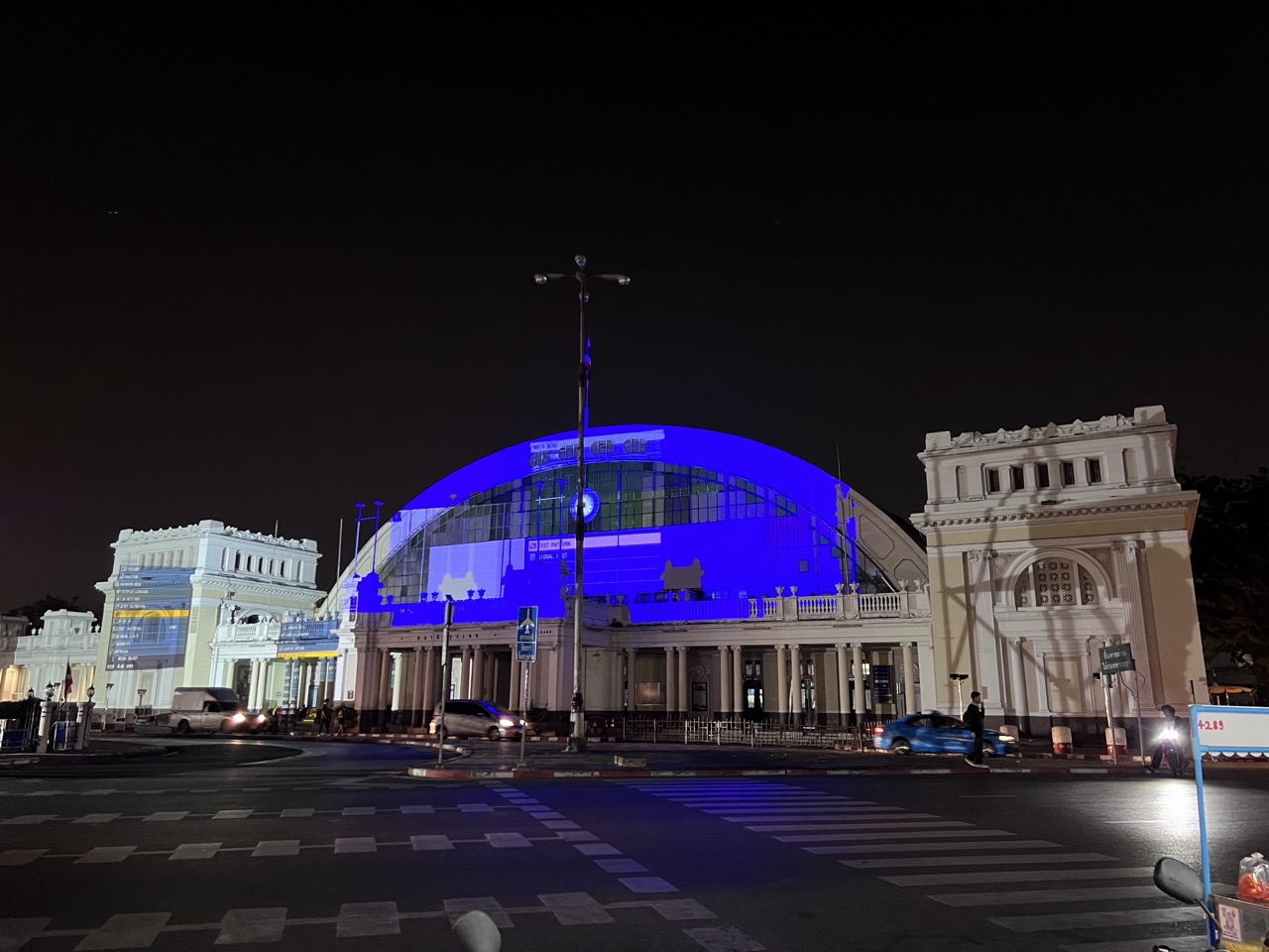 Mega-Scale Facade Projection Mapping
