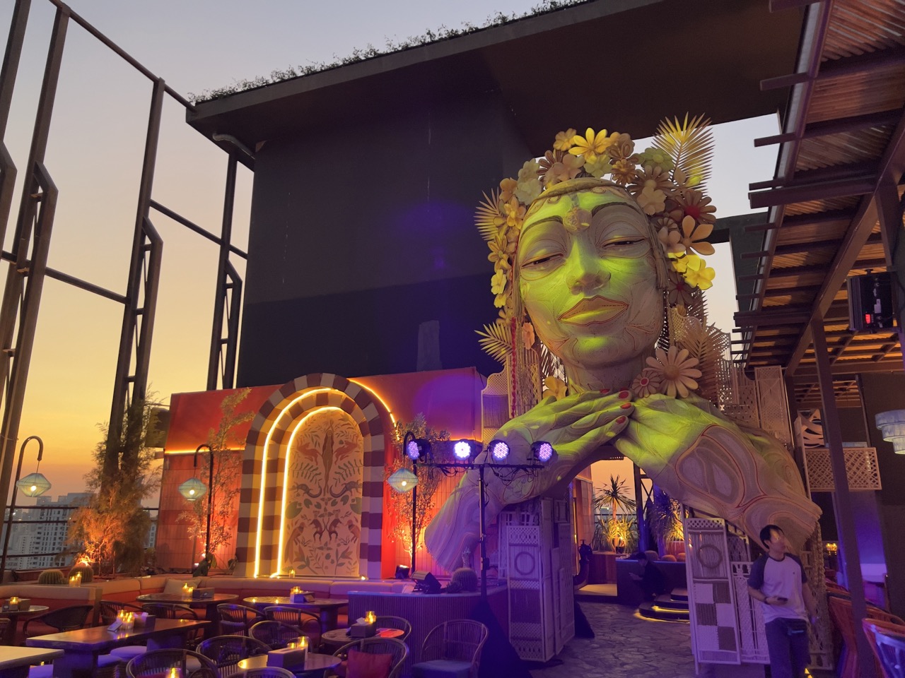 การต่อยอด 3D Mapping สำหรับ Rooftop Bar ร้านอาหาร และโรงแรม